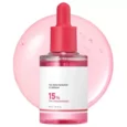 💗 TXA NIACINAMIDE 15 SERUM A medicube célzott tónusegységesítő széruma a márkanévben szereplő 15%-os kombinációt 10% niacinamiddal és 5% tranexámsavval valósítja meg. Az arbutin, a panthenol és a többféle hialuronsavszármazék további kozmetikai támogatást ad a fakó bőrnek és a foltok megjelenésének. ✨ MIT TUD? A 10% niacinamid és 5% tranexámsav a formula hangsúlyos aktív összetevői. A foltok és a fakó, egyenetlen bőrtónus megjelenésének ápolására készült. Panthenolt, betaint és hialuronsav-komplexet tartalmaz. 🧬 FŐBB HATÓANYAGOK ÉS ÖSSZETEVŐK NIACINAMID 10% A gyártói összetevőadat szerint 100 000 ppm. TRANEXÁMSAV 5% A gyártói összetevőadat szerint 50 000 ppm. ARBUTIN ÉS HIALURONSAVAK A bőrtónust célzó és hidratáló formulát egészítik ki. 🎯 KINEK AJÁNLJUK? Fakó, egyenetlen tónusú, pigmentfoltokra hajlamos bőrre. 💗 MIÉRT SZERETJÜK? Mert a két fő aktív hatóanyag koncentrációját világosan kommunikáló, célzott formula. 🧴 HOGYAN HASZNÁLD? Toner után néhány cseppet simíts az arcra, majd hidratálóval és reggel fényvédővel folytasd. Érzékeny bőrön fokozatosan vezesd be. Mire figyelj? A magasabb niacinamid-koncentráció csípő érzést okozhat érzékeny bőrön. A gyártói INCI-ben Rosa Centifolia Flower Oil is szerepel, tehát nem teljesen illóolajmentes. Általános óvintézkedések: Kizárólag külső használatra. Első használatkor javasolt bőrpróba; irritáció vagy szokatlan reakció esetén hagyd abba. Szembe ne kerüljön, szükség esetén vízzel öblítsd. Sérült bőrfelületre ne használd. Gyermekektől elzárva, közvetlen napfénytől és hőtől védve tárold. Az összetevők és a csomagolás gyártási tételenként változhatnak; mindig az adott termék címkéje az irányadó. ❓ Q&A – GYAKORI KÉRDÉSEK MIT JELENT A 15 A NÉVBEN? A 10% niacinamid és 5% tranexámsav együttes arányára utal. KELL FÉNYVÉDŐ MELLÉ? Igen, a pigmentfoltok ápolásában a nappali SPF alapvető. A RENEW ÚJ HATÓANYAG? Nem; a megújított csomagolás/változat jelölése, nem önálló összetevő.