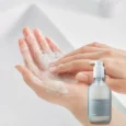 celimax Dual Barrier Mild Gel Cleanser lágy arctisztító hab használata kézfejen