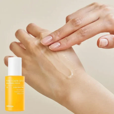celimax Pore+Dark Spot Brightening Serum kézfejen eloszlatott textúrája