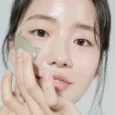 celimax The Real Noni Refresh Clay Mask zöld agyagmaszk felvitele az arcon