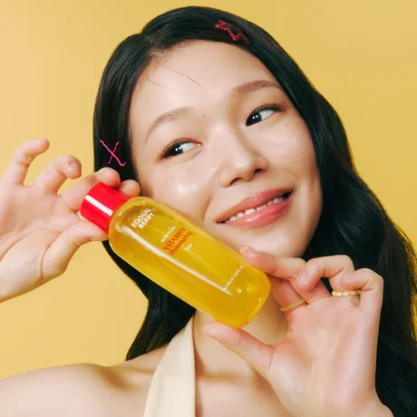 EQQUALBERRY Vitamin Illuminating Toner – lifestyle, arcbőr és termék