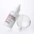 NIDA Yam Mucin ABCE Boosting Serum retinalos arcszérum nyúlós fehér textúrával, fehér háttéren